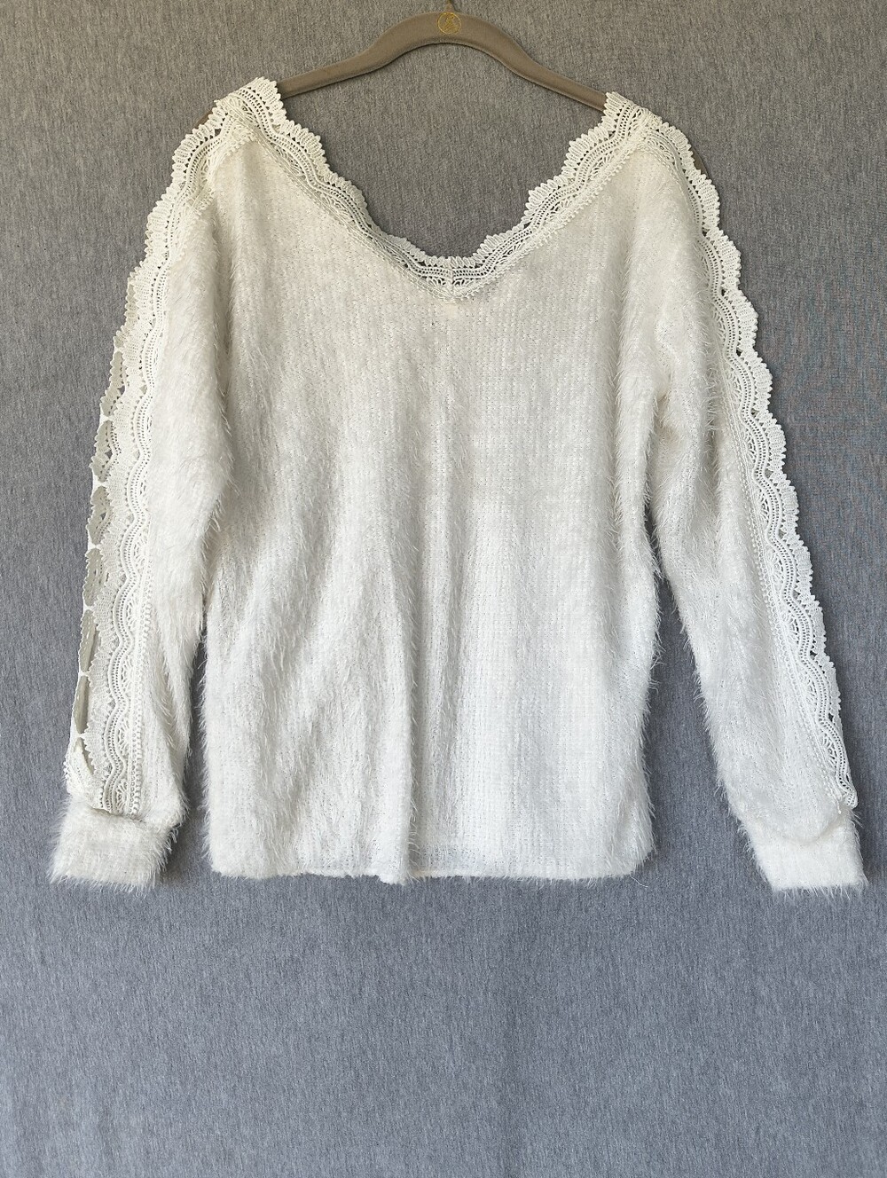 White Lace‑Trim Fuzzy Sweater – Size XL - Picture 4 of 4